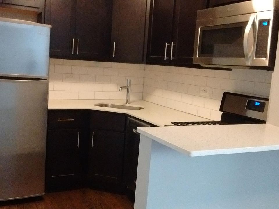 1st image of 505 W Oakdale Ave