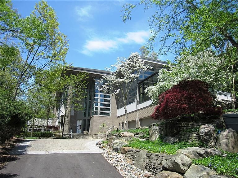 1st image of 390 Meadow Creek Dr