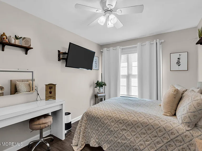 375 Kildare Dr — Photo 20