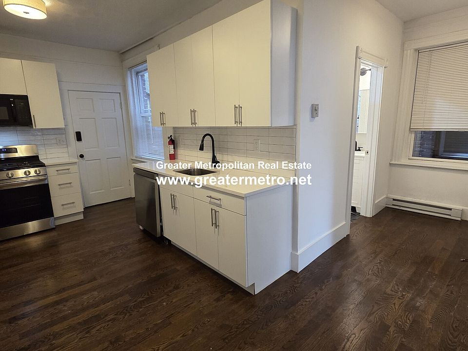 1st image of 152 Salem St APT 2