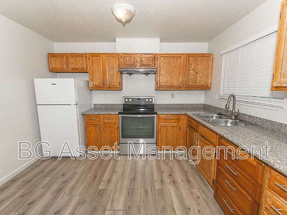 2nd image of 601 W 6th St APT E