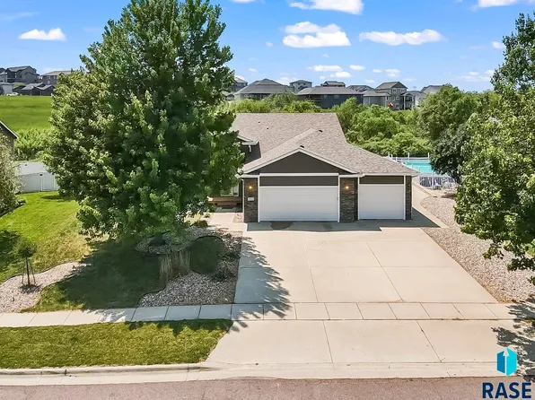 1313 W Creekside Dr, Brandon, SD 57005