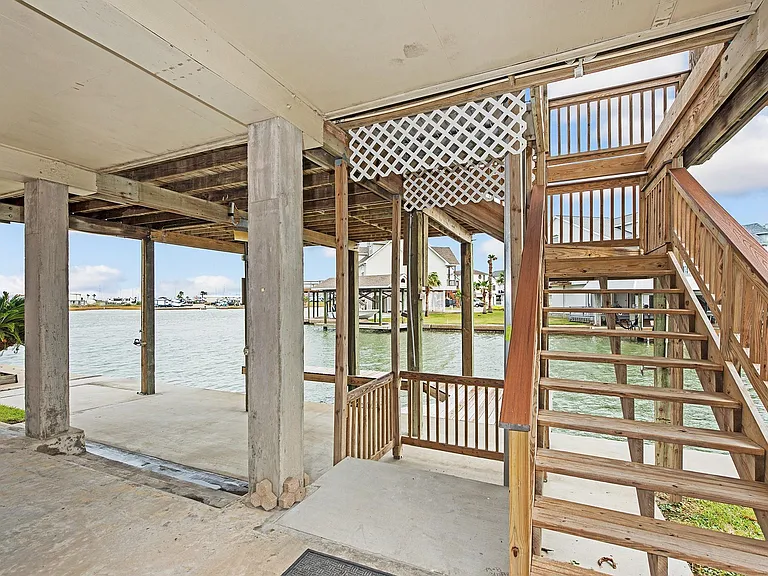 336 Admiral Cir — Photo 38