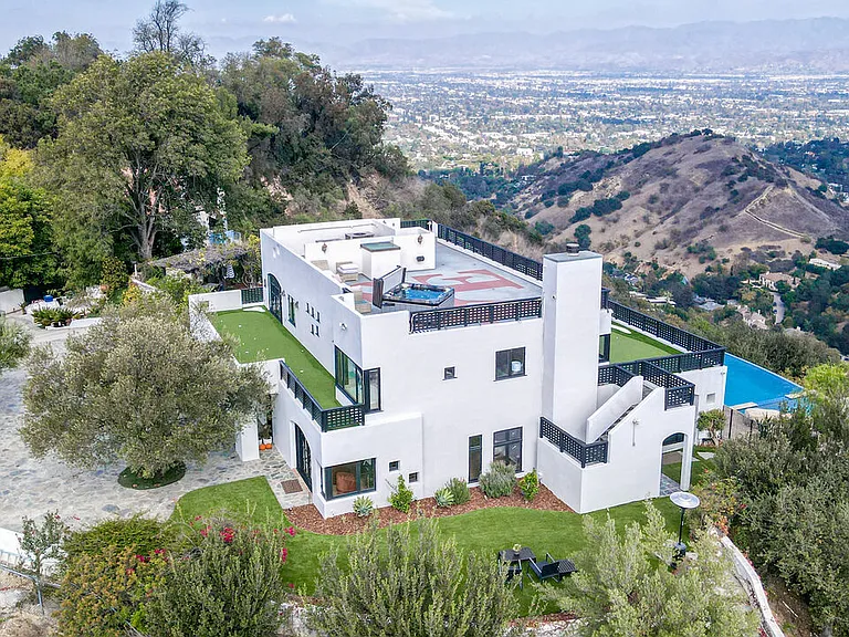 13211 Mulholland Dr — Photo 44