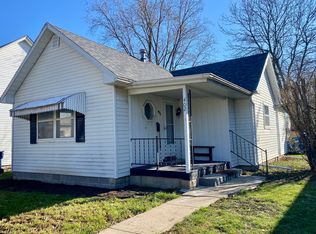 402 S Jackson St, Flanagan, IL 61740