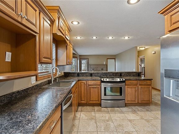 4th image of 6890 Corrine Dr NW