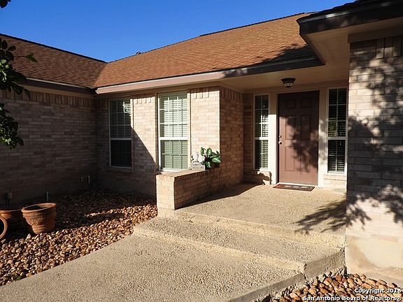 5th image of 187 Whispering Oak Ln