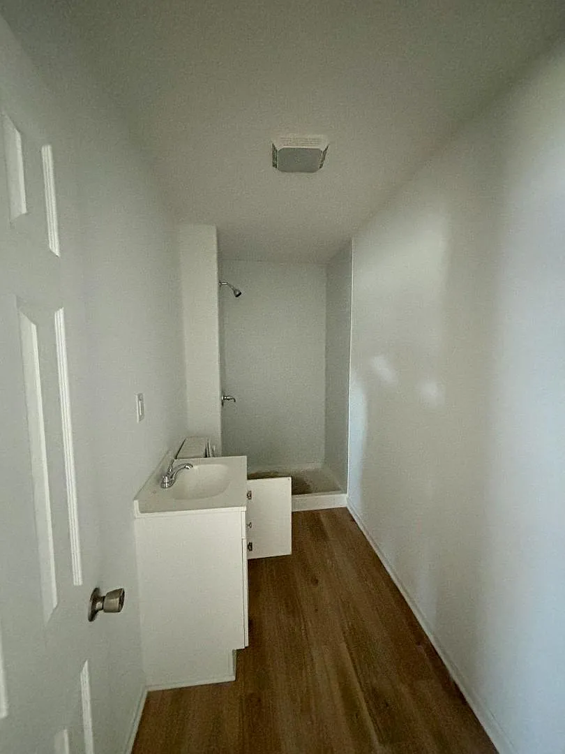729 Lincoln Street South - Apartment A — Photo 2
