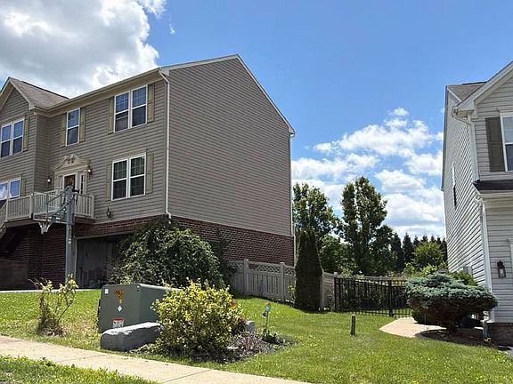 3rd image of 609 Glengarry Ct