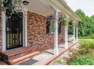 2 Oakledge Hills Rd, Raymond, ME 04071