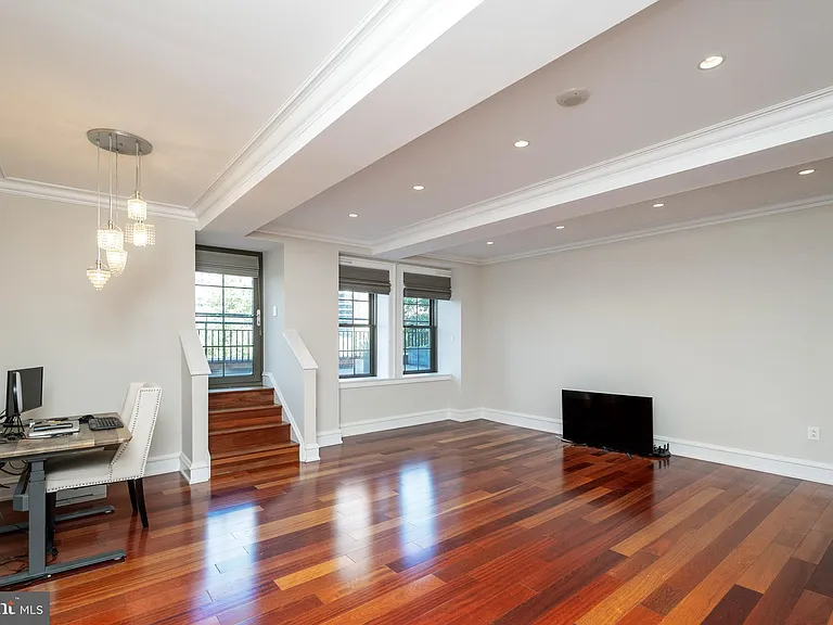 219 S 18th St #29-709 — Photo 4