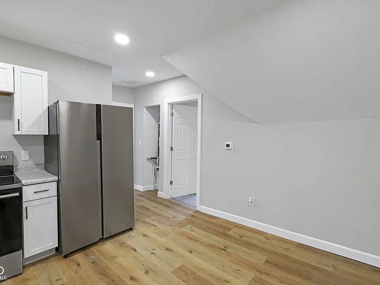 2209 Noble St #2 — Photo 7