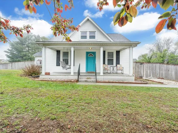 2221 Carvin St NE, Roanoke, VA 24012