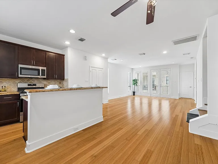 2309 McIlhenny St — Photo 8