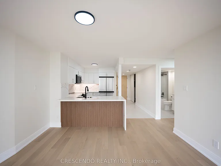 50 Eglinton Ave W #1006 — Photo 2