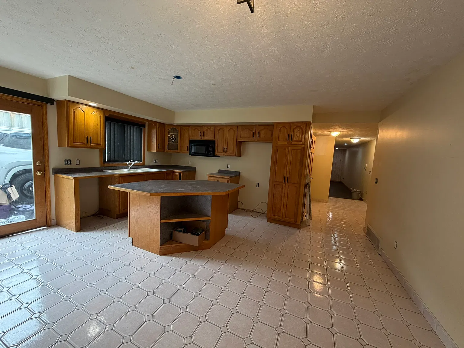 2140 Sackett Rd — Photo 3