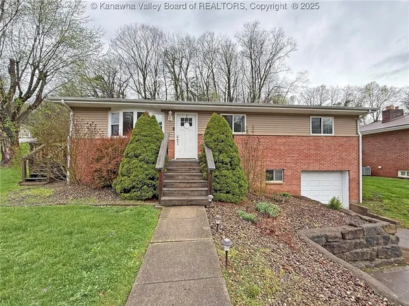 136 Riverview Dr, Saint Albans, WV 25177