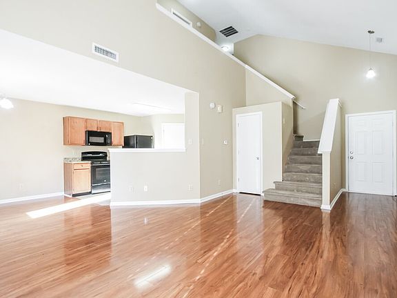4th image of 10548 Glenayr Dr