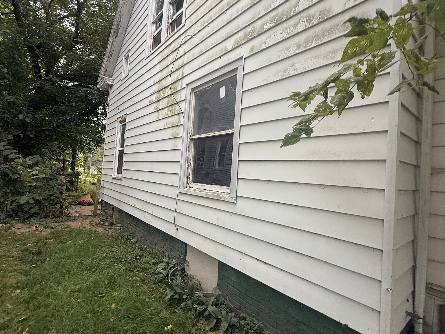 3 bed, $1,100 — Photo 2