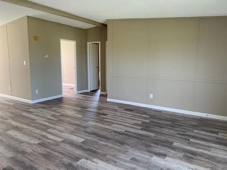 19200 Engelmann Ln — Photo 2