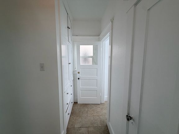 3rd image of 142-148 Bonito Ave #142