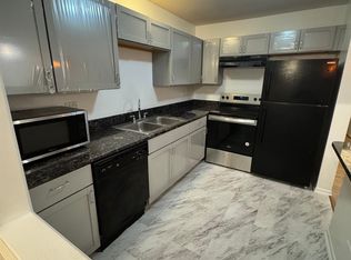 1368 N Geneva Dr APT 2A, Palatine, IL 60074
