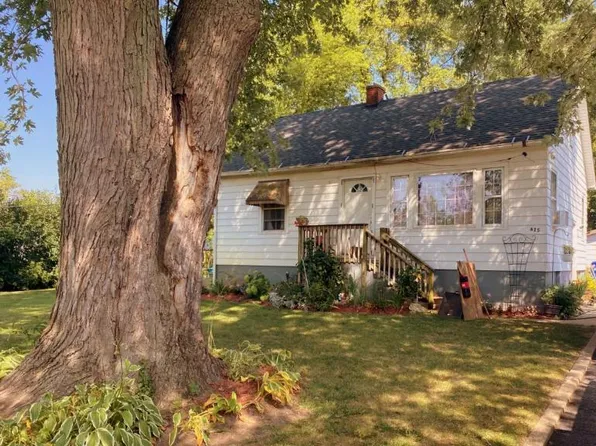625 N Austin Ave, Waukegan, IL 60085