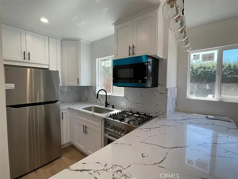 5834 Fallbrook Ave — Photo 2