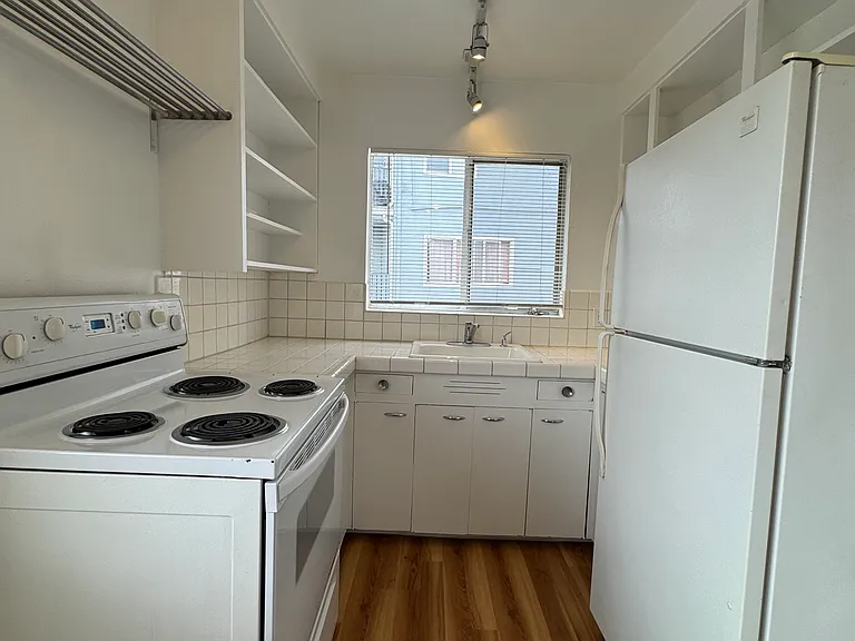 216 Orange St — Photo 5