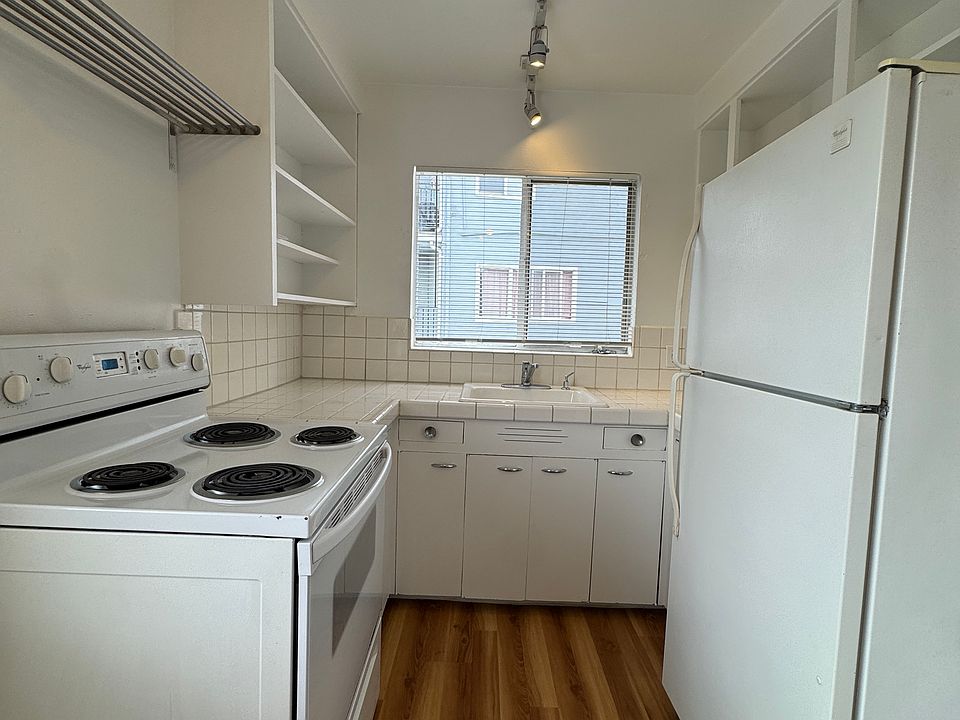 1st image of 216 Orange St