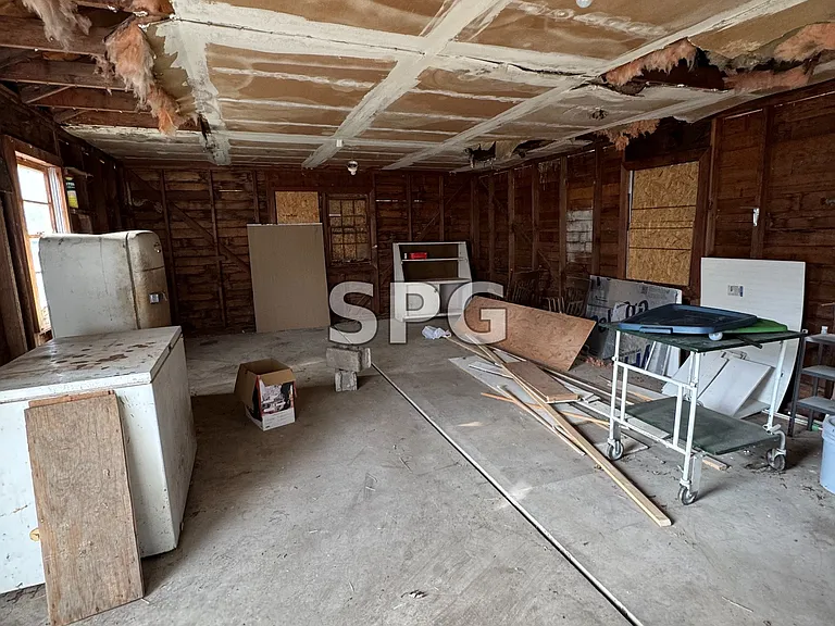1002 E 10th St — Photo 21