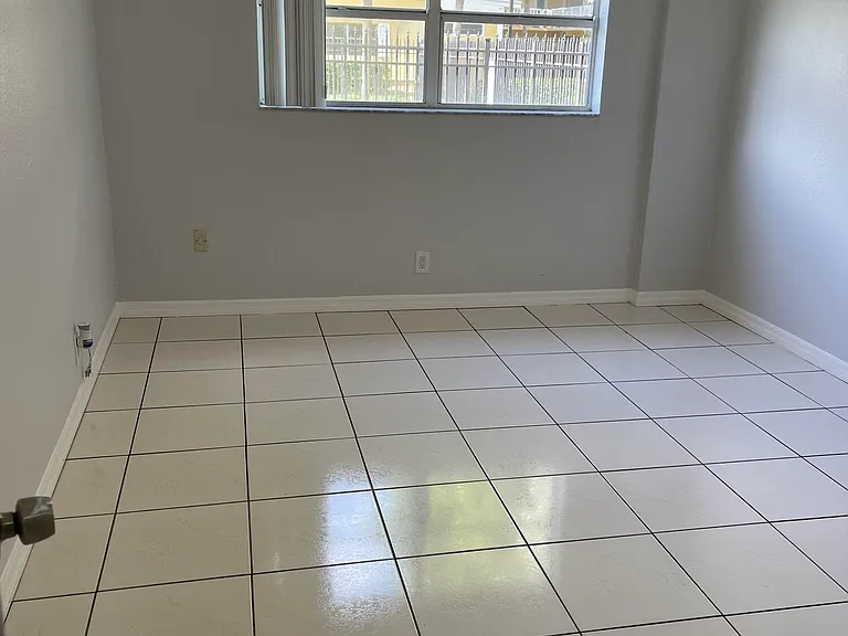 440 SE 2nd Ave #5 — Photo 14