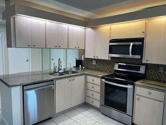 2nd image of 4701 Roxbury Ct