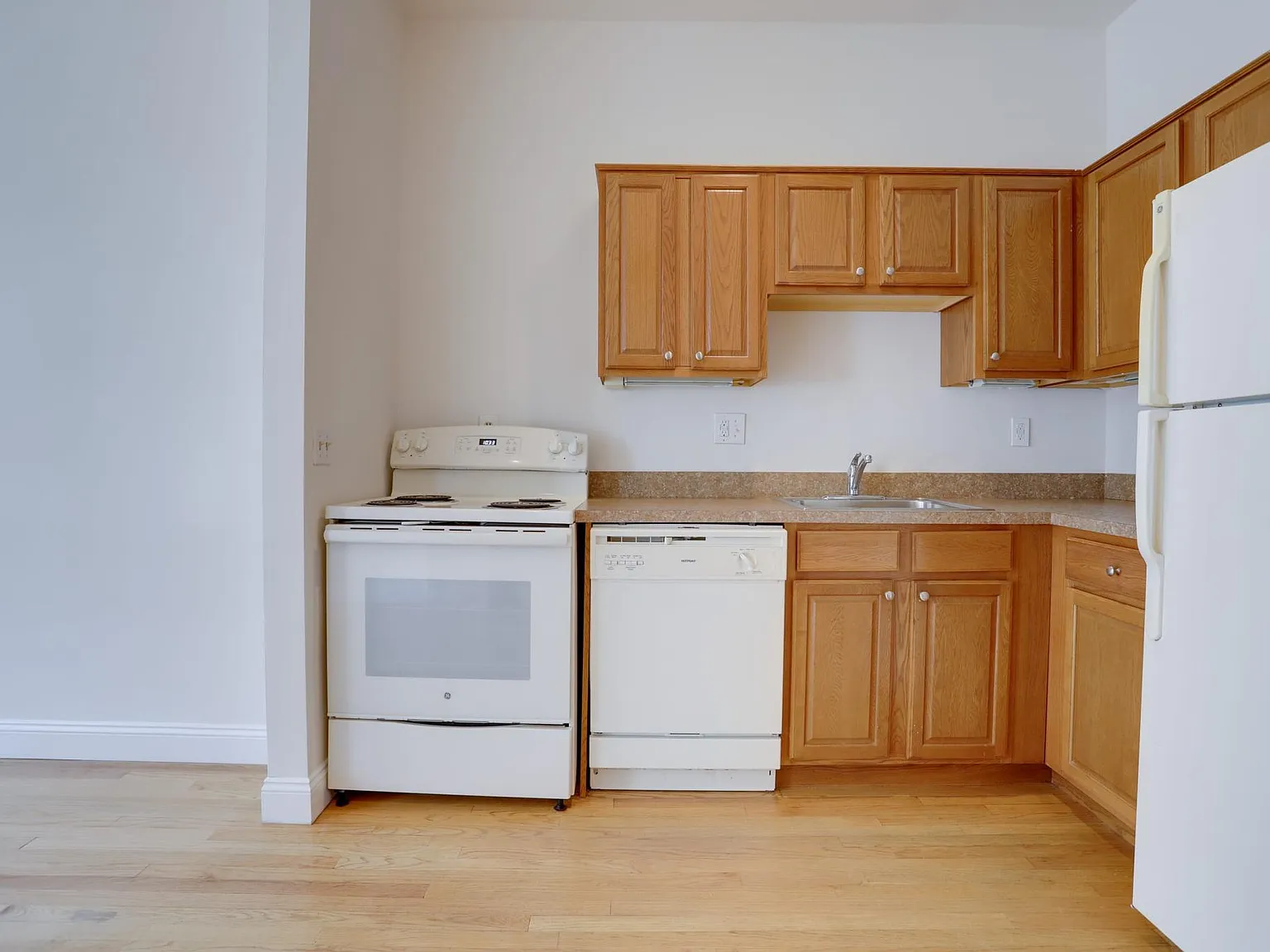 1 bed, 668 sqft, $2,200 — Photo 2