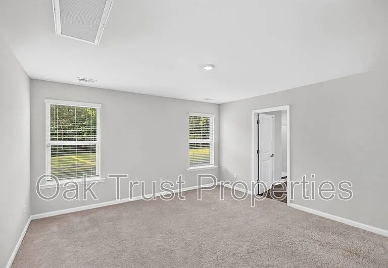 147 Cloverleaf St — Photo 10