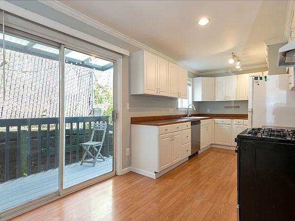 4th image of 933 29th Ave S #B