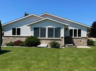 141 Riverside Dr, Cheboygan, MI 49721