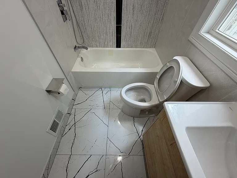 24 Dean St — Photo 10