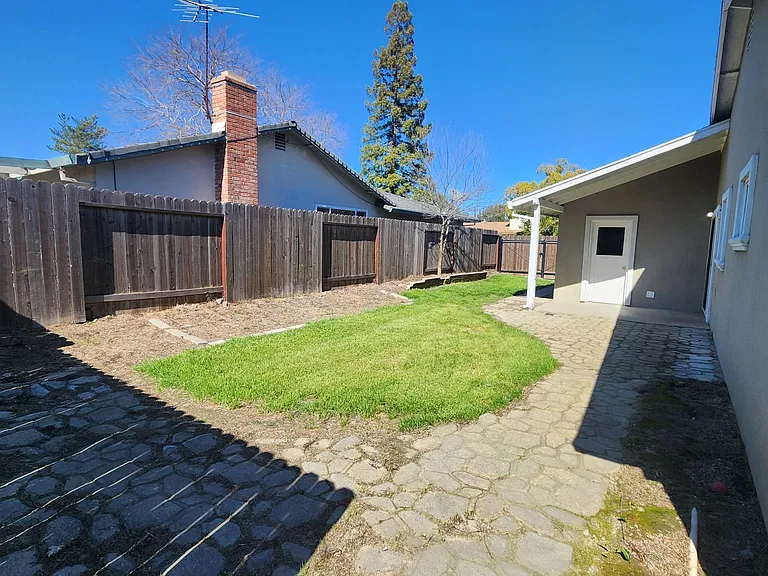 6013 Brett Dr — Photo 32