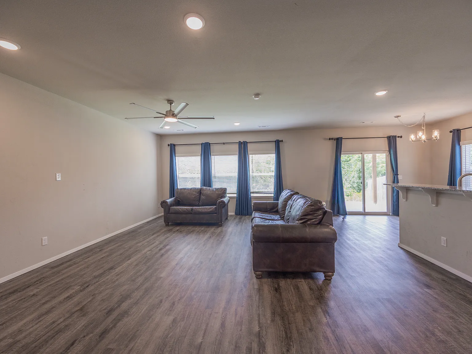 863 E Sparrow Cir — Photo 3