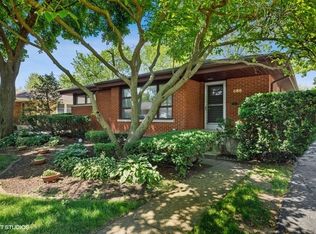 886 S Prospect Ave, Elmhurst, IL 60126