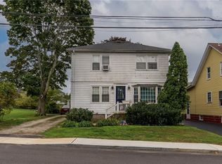 74 Perry St, Bristol, RI 02809