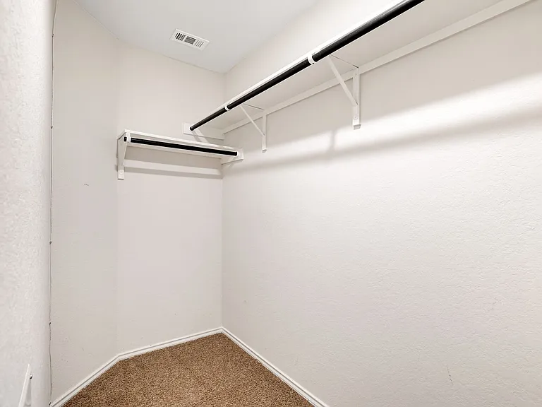 2850 Lindenwood Run — Photo 22
