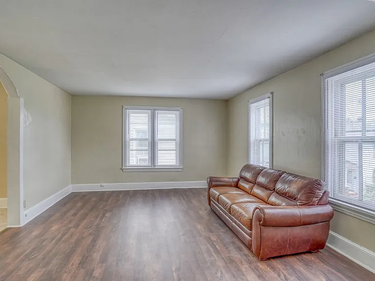 132 W Mount Vernon St — Photo 10