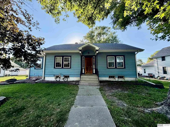 1009 Washington Ave, Dorchester, NE 68343