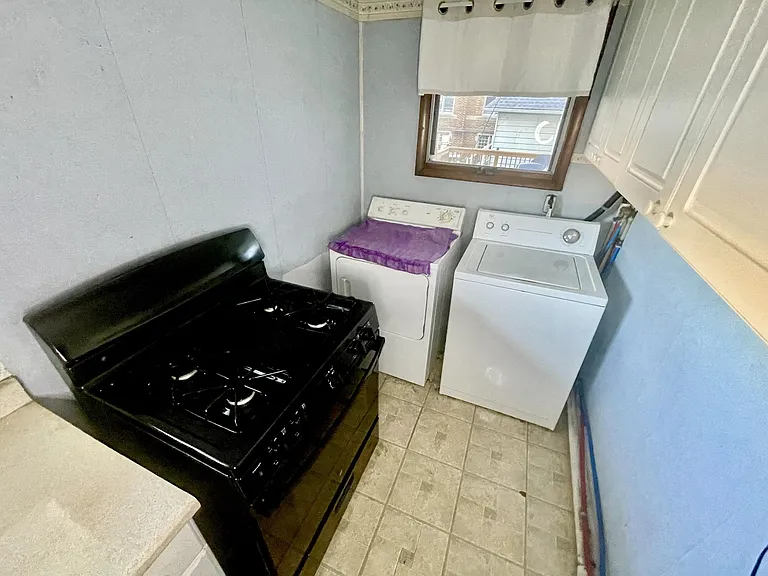 483 N Main St — Photo 44