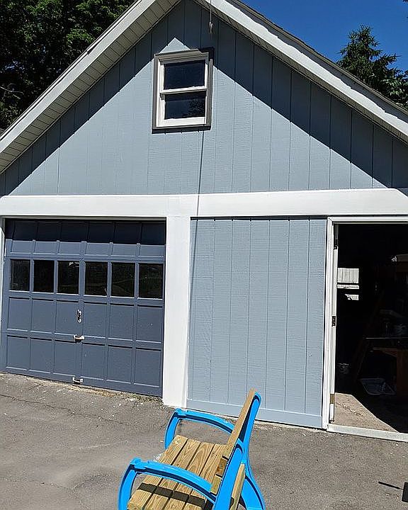2nd image of 207 Craddock St