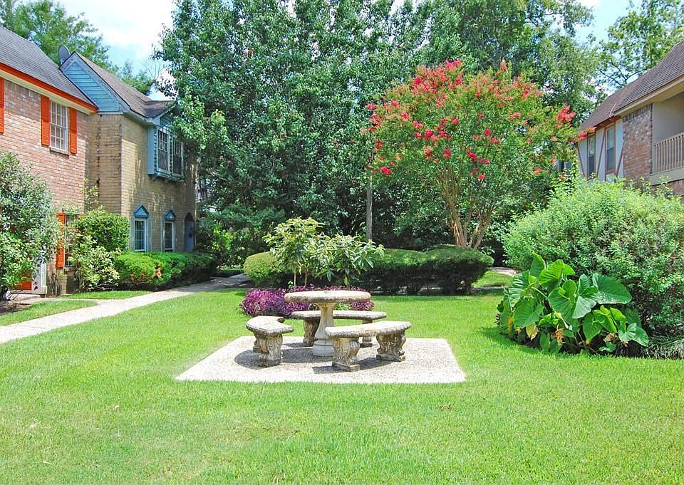 Tranquil & Colourful Common Area Court Yard