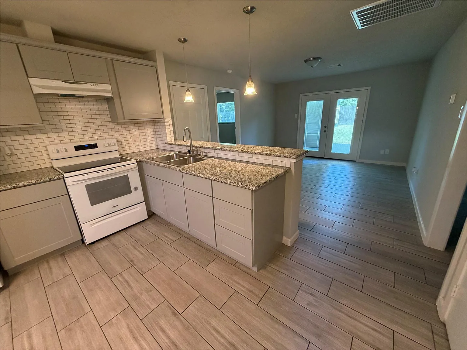 3 bed, 2.0 bath, 1232 sqft, $1,600 — Photo 4