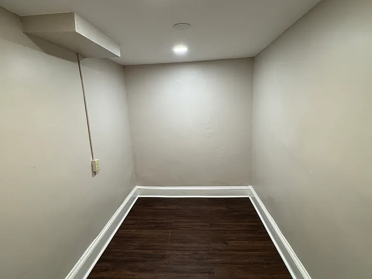 9 Washington Pl #BASEMENT — Photo 13